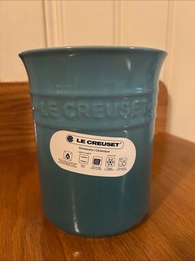 New Le Creuset Stoneware Liter Utensil /Vase Color Caribbean ombré design